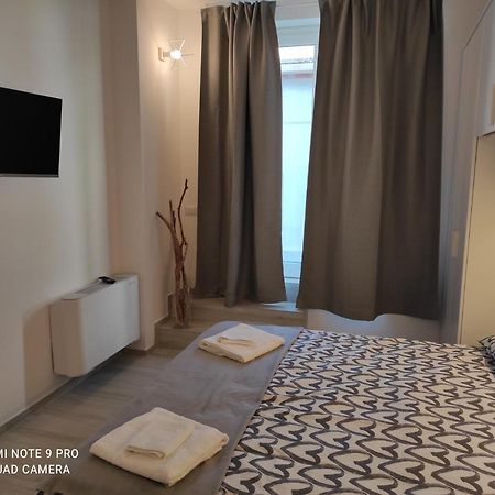 Blu Apartment チヴィタノーヴァ・マルケ エクステリア 写真