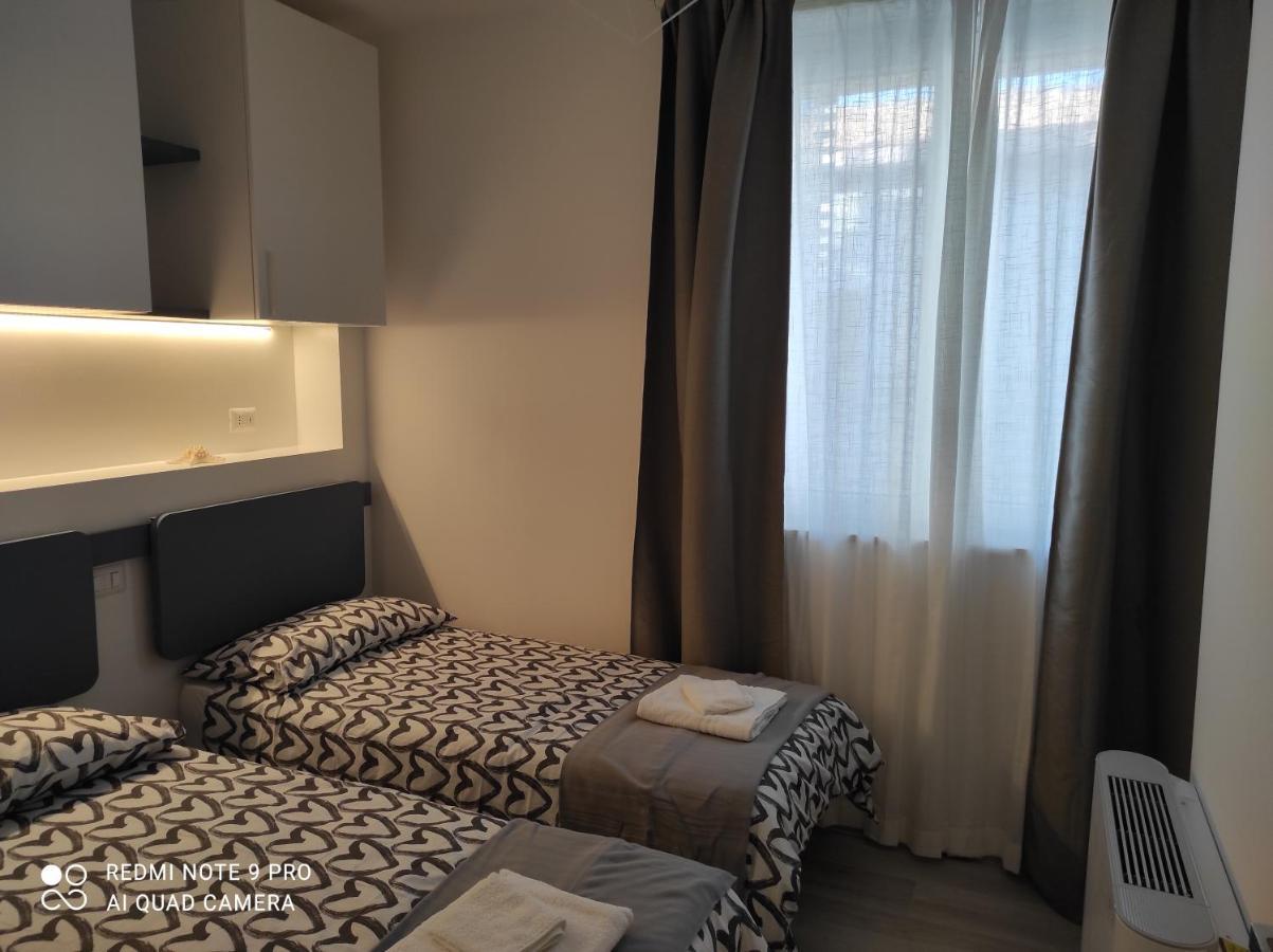 Blu Apartment チヴィタノーヴァ・マルケ エクステリア 写真