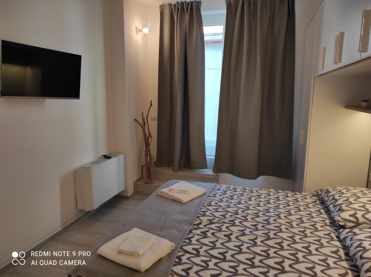 Blu Apartment チヴィタノーヴァ・マルケ エクステリア 写真