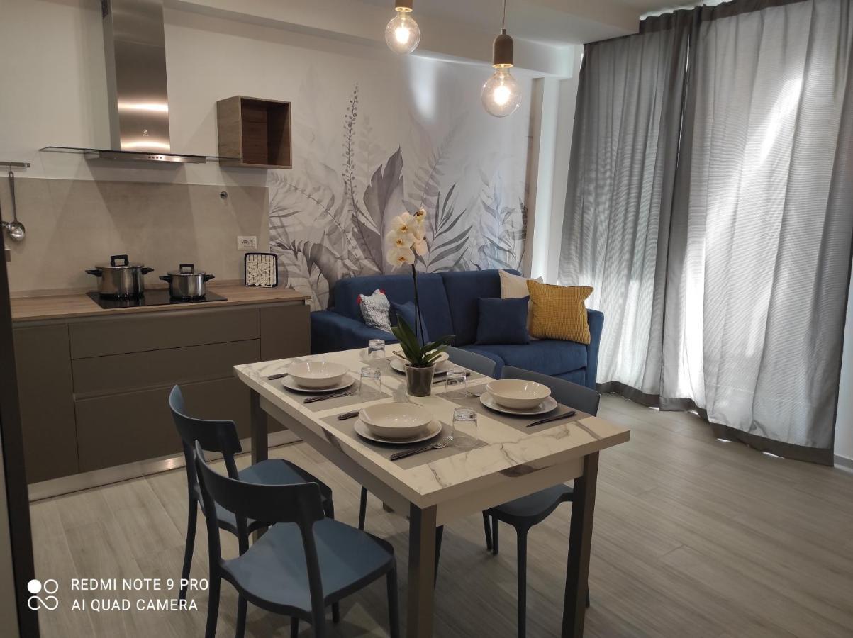 Blu Apartment チヴィタノーヴァ・マルケ エクステリア 写真