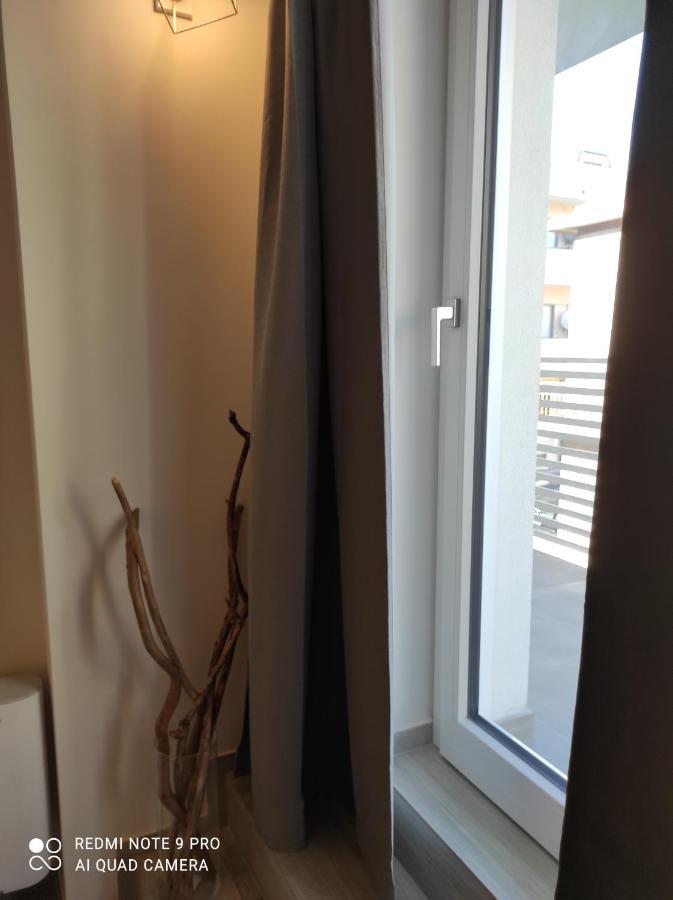 Blu Apartment チヴィタノーヴァ・マルケ エクステリア 写真