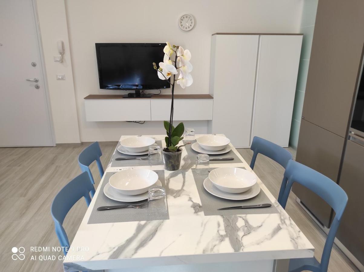Blu Apartment チヴィタノーヴァ・マルケ エクステリア 写真